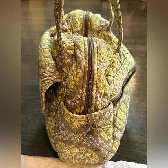 Vera Bradley diaper bag/ changing pad or weekender bag - Picture 4 of 10